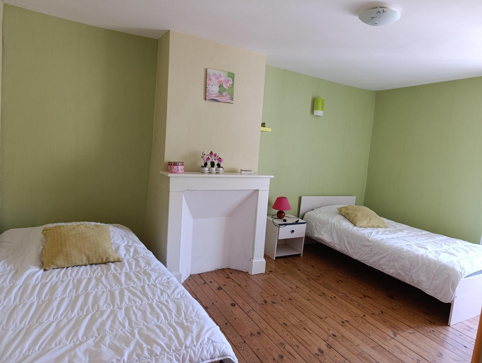 Maison Spacieuse Et Agreable Saint-Georges-de-Luzencon Bagian luar foto