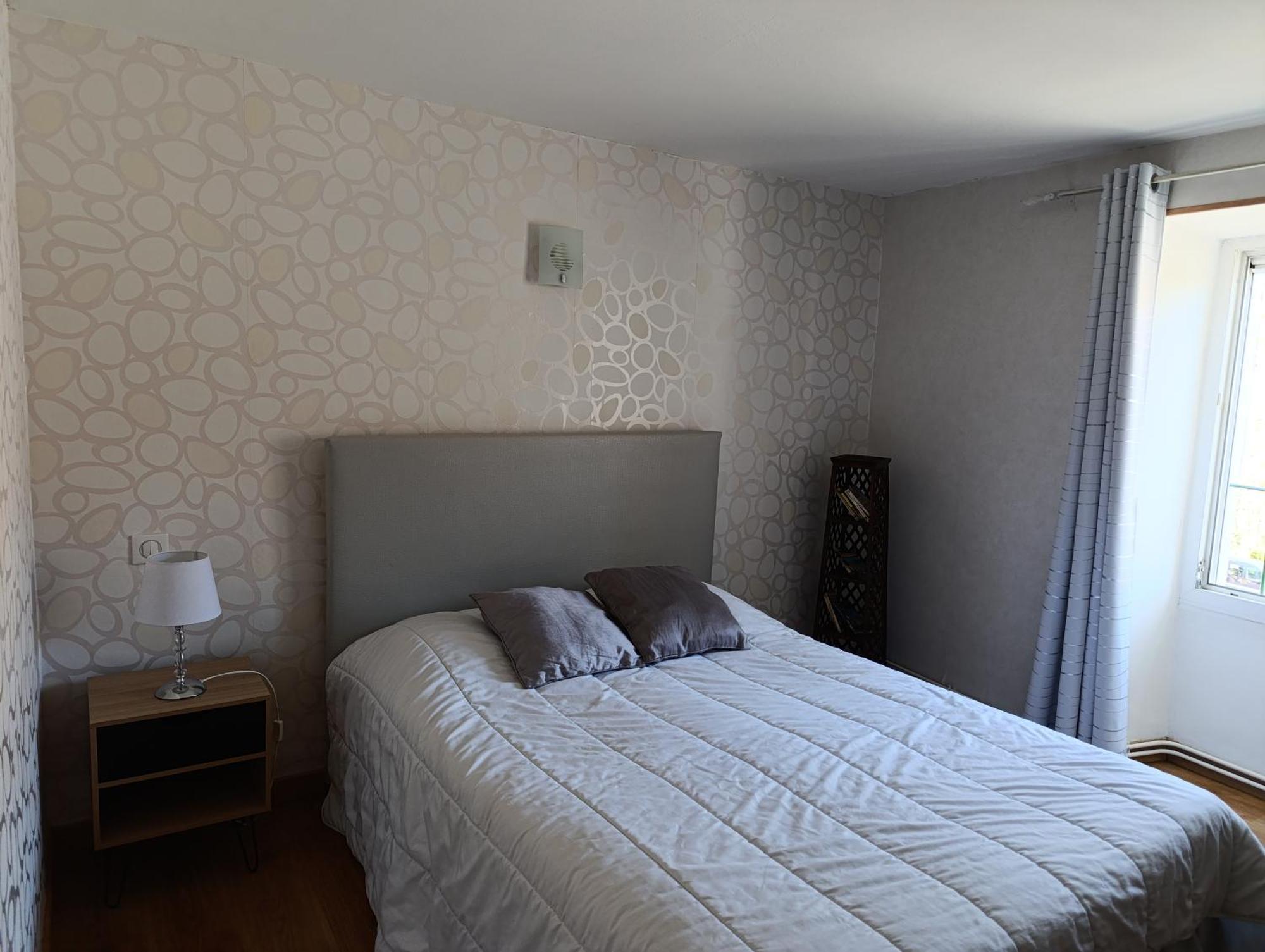 Maison Spacieuse Et Agreable Saint-Georges-de-Luzencon Bagian luar foto