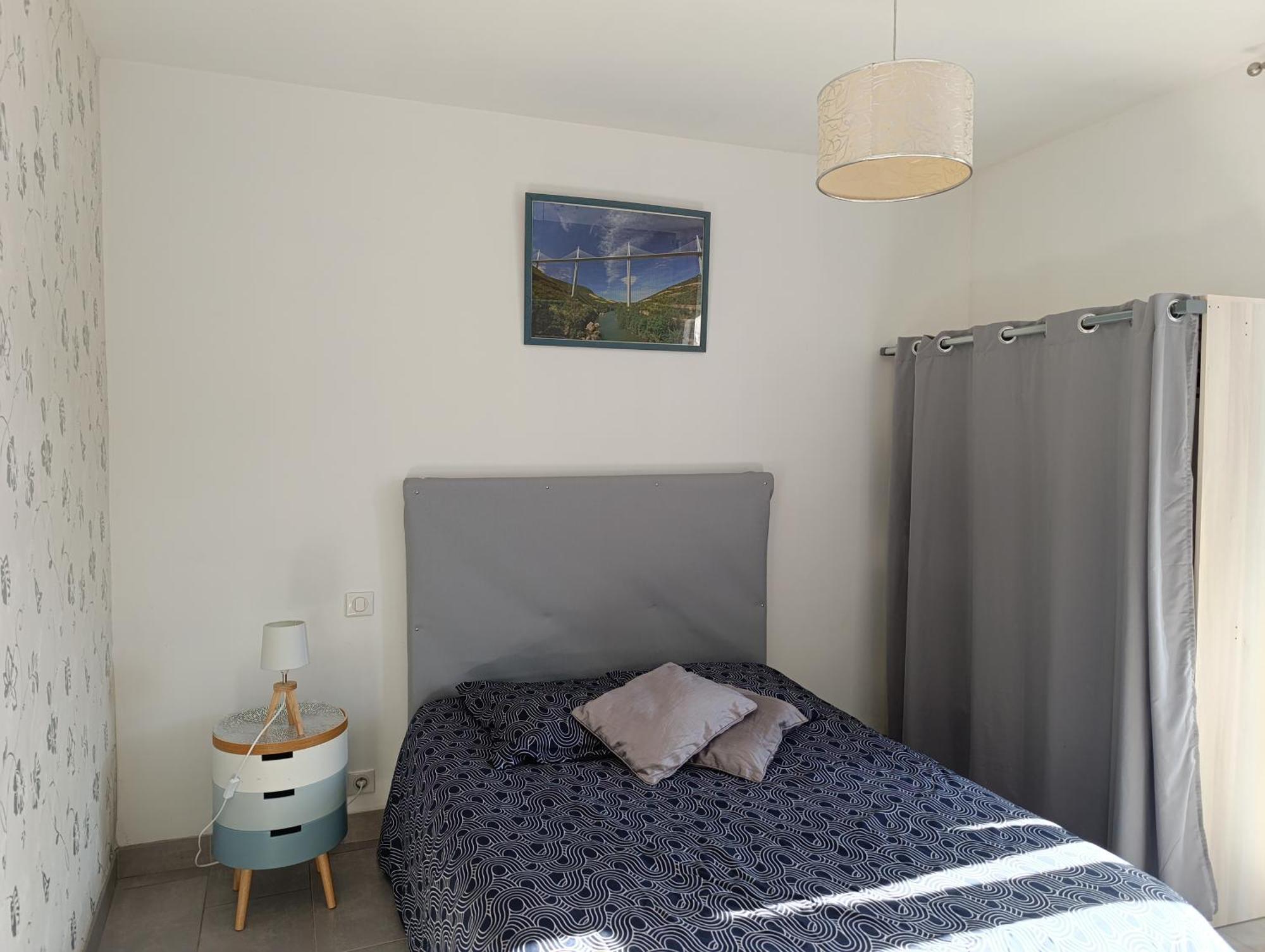 Maison Spacieuse Et Agreable Saint-Georges-de-Luzencon Bagian luar foto