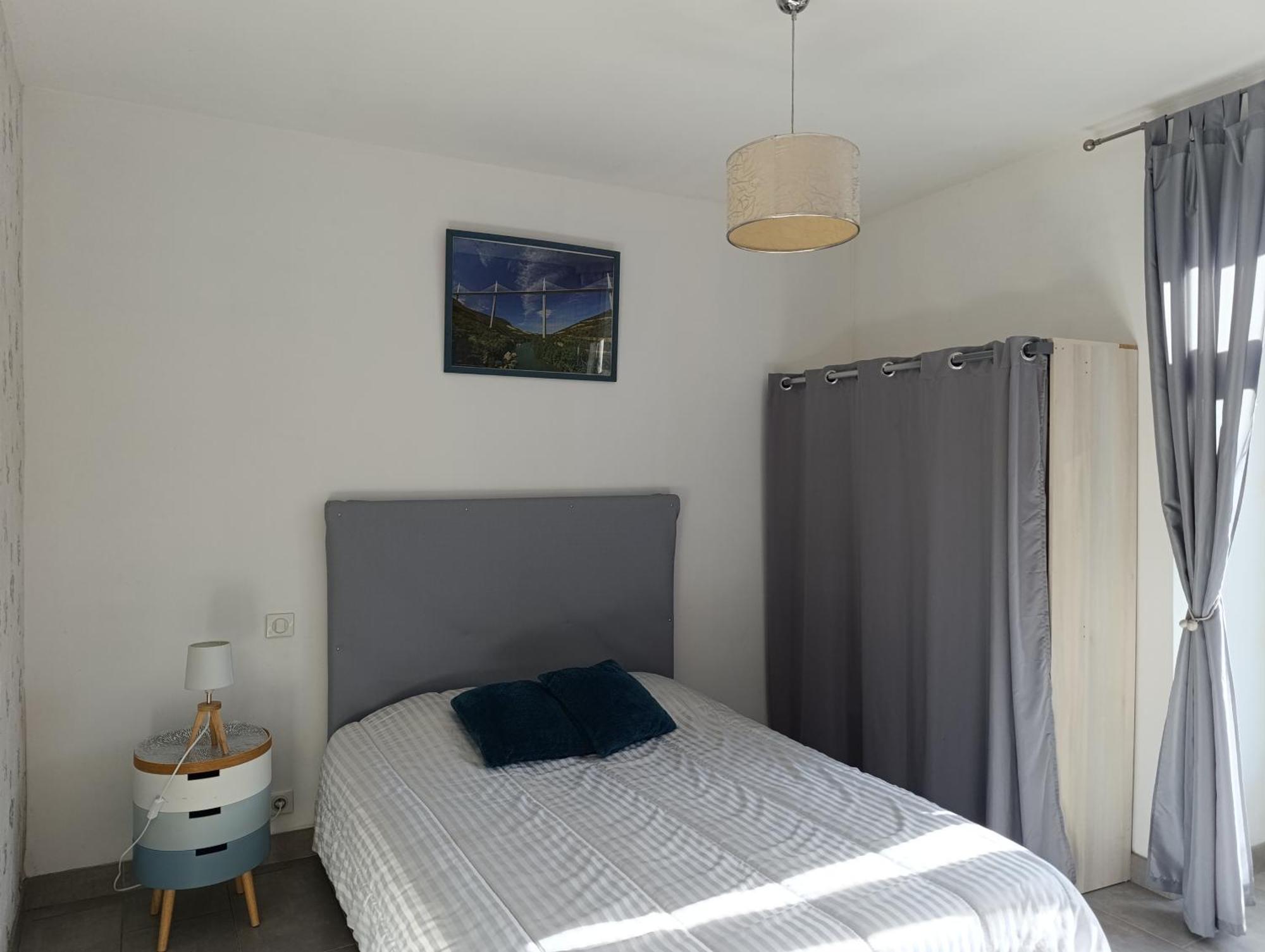 Maison Spacieuse Et Agreable Saint-Georges-de-Luzencon Bagian luar foto